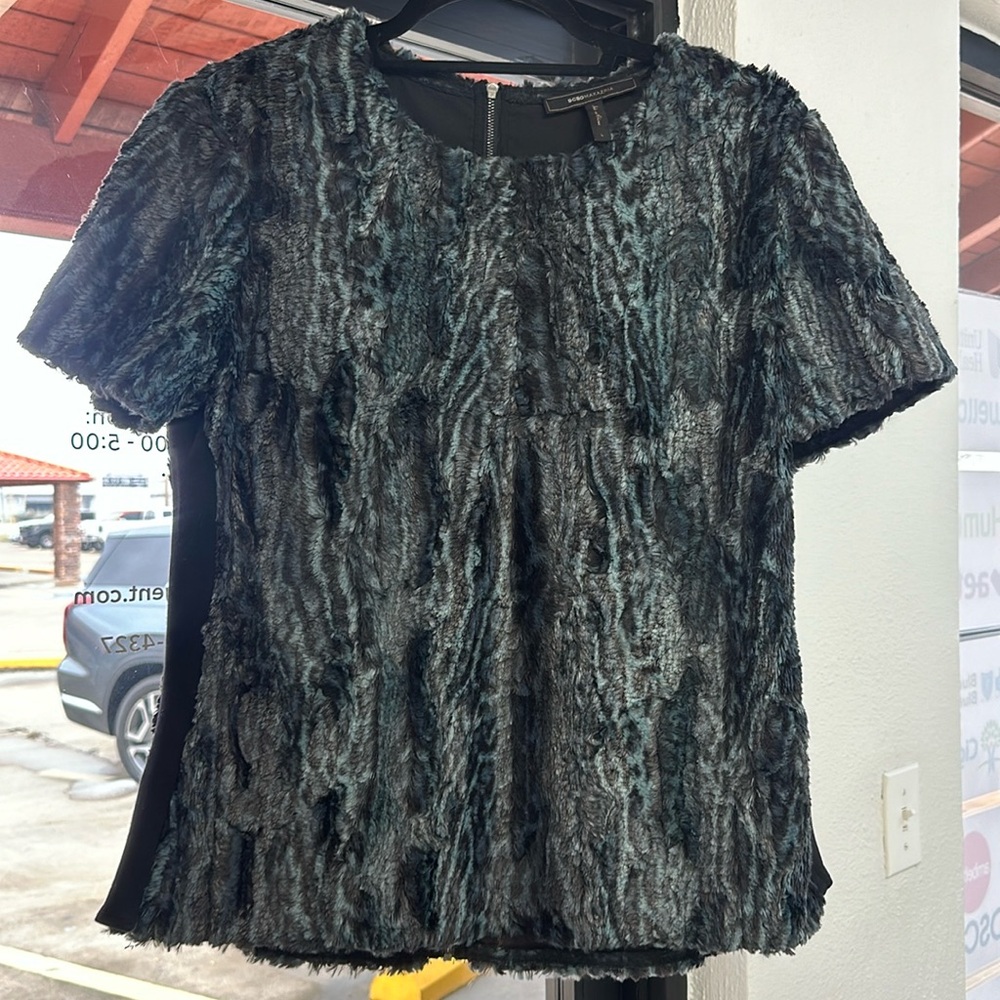 BCBGMax Azria Feather Snake Print Black Top Size L EUC
